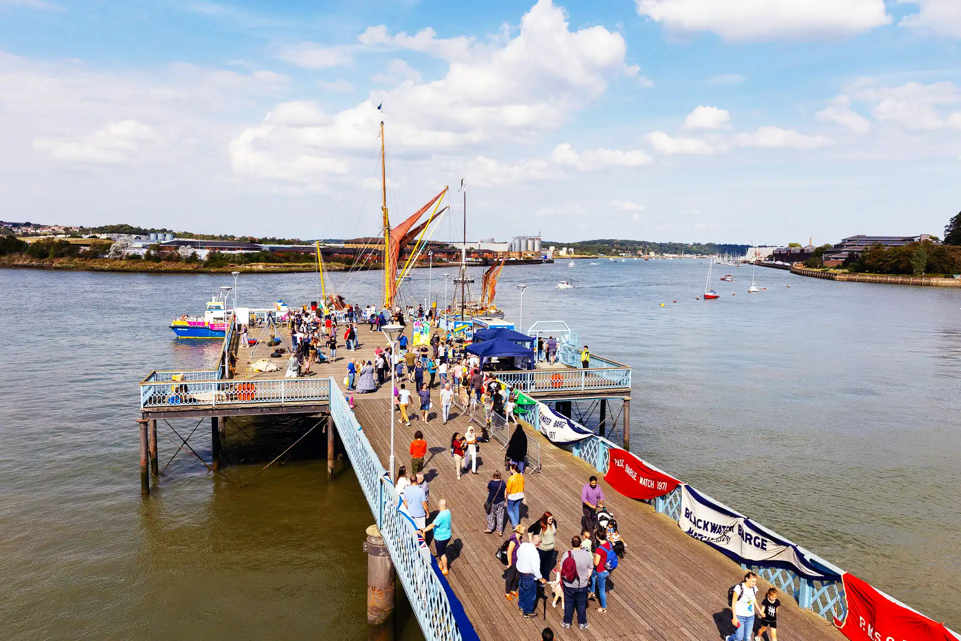 Tour of boats on Sun Pier